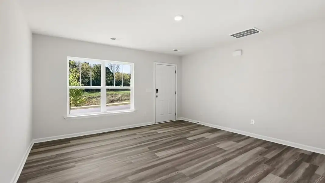Spacious, unfurnished interior of a new home in Cedar Gap, Fountain Inn (Image 15).