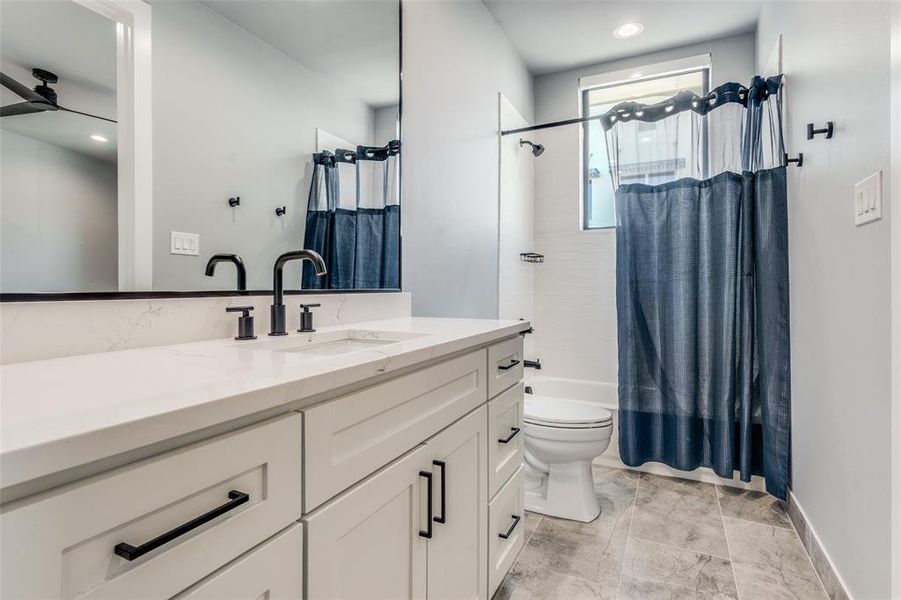 Furnished interior view inside a new home in , Dallas (Image 8).