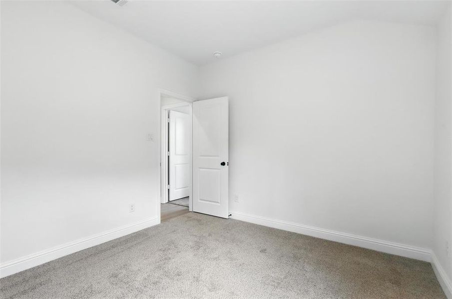 Spacious, unfurnished interior of a new home in Trail Creek, Cleburne (Image 17).