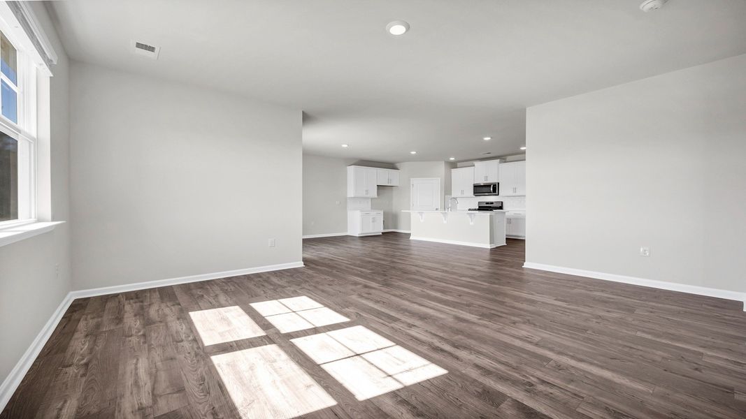 Spacious, unfurnished interior of a new home in Gates Village, Lugoff (Image 15).