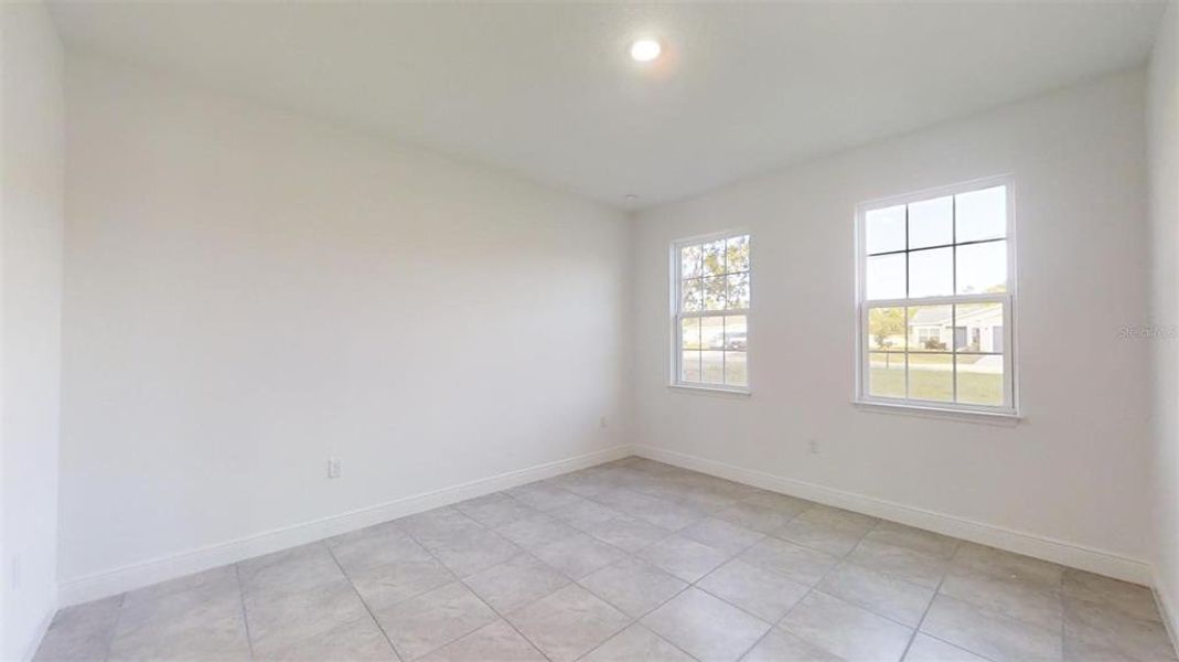 Spacious, unfurnished interior of a new home in , Dunnellon (Image 24).