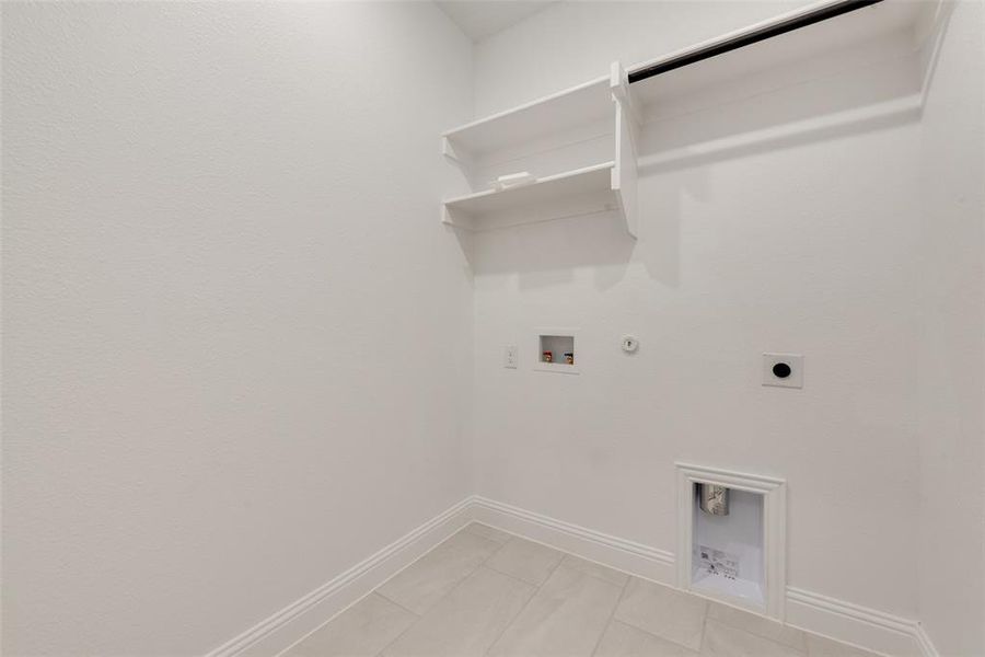 Spacious, unfurnished interior of a new home in Creekside of Crowley, Crowley (Image 30).