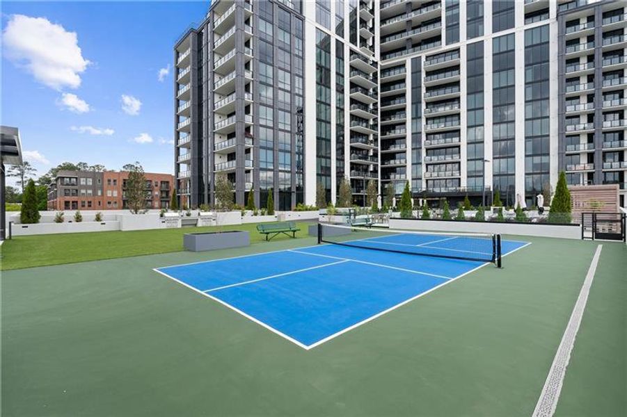 Condo located in Atlanta, GA showcasing its design and architecture (Image 5).