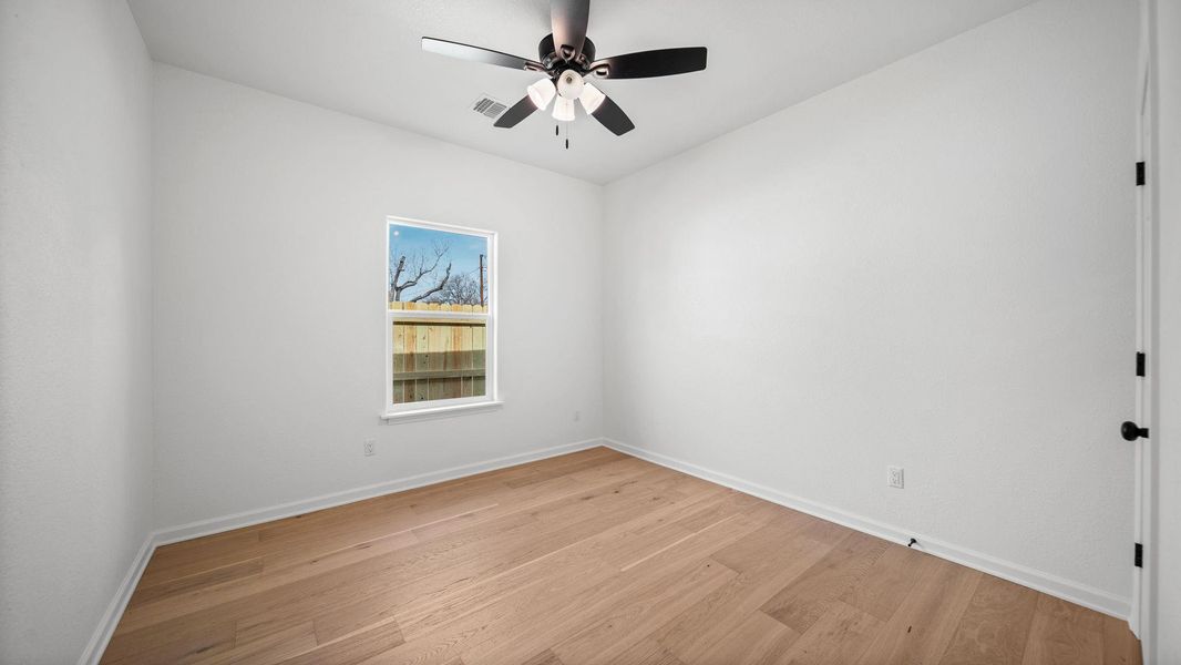 Spacious, unfurnished interior of a new home in , Giddings (Image 21).
