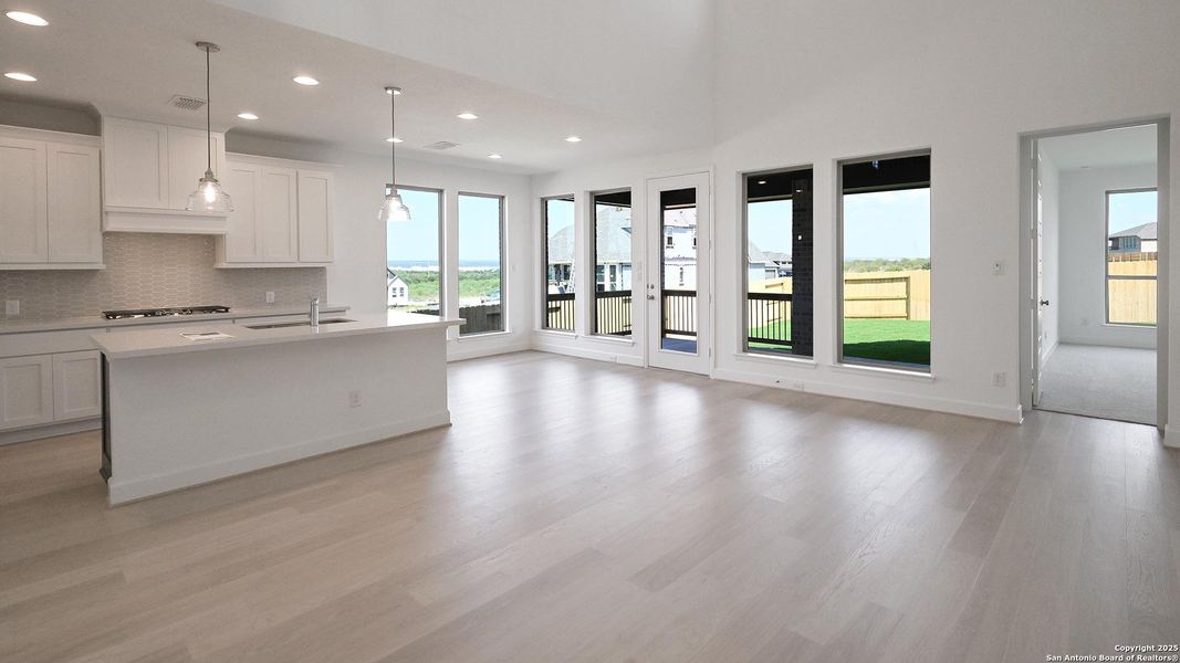 Spacious, unfurnished interior of a new home in Homestead 55', Schertz (Image 14).