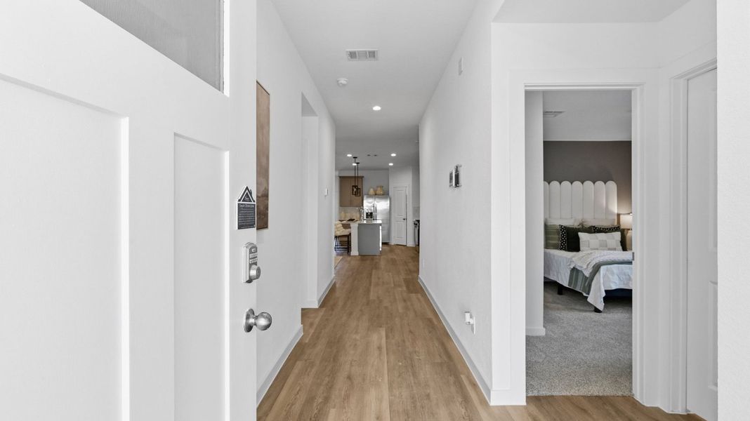 Spacious, unfurnished interior of a new home in Lago Mar, Texas City (Image 16).