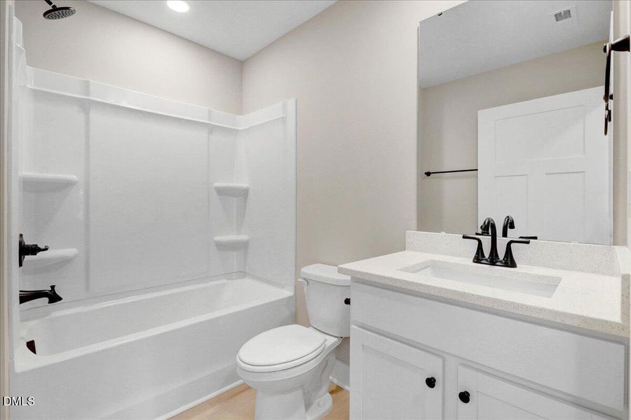 48-303 E James St-48