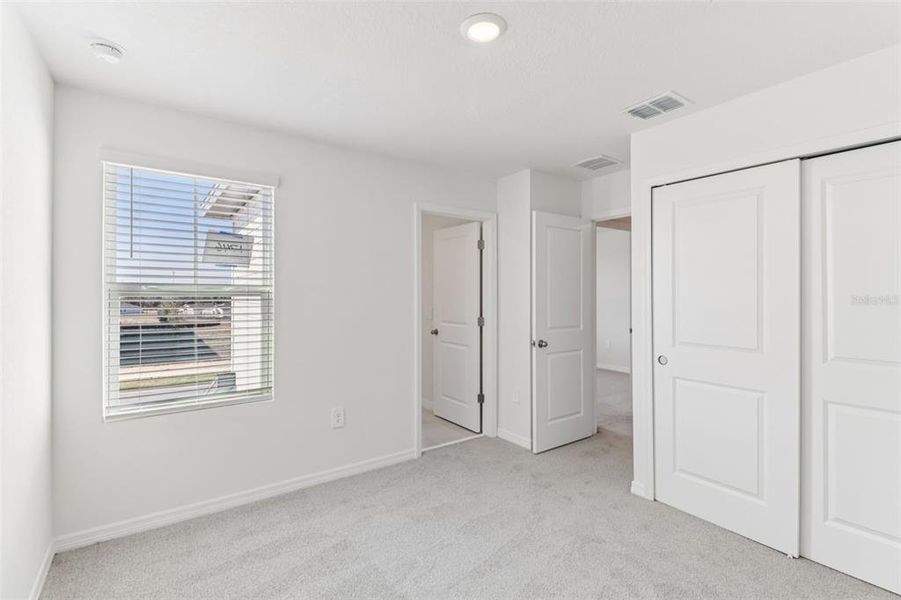 Spacious, unfurnished interior of a new home in The Reserve at Hammock Oaks Townes, Lady Lake (Image 24).