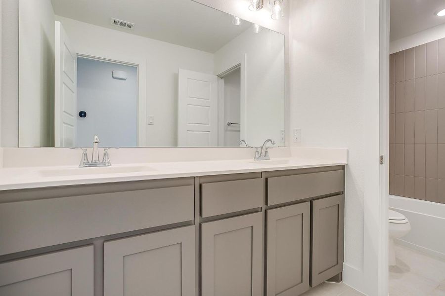 Representative furnished interior of a home built from the Eleanor by Graham Hart Home Builder in Sweetgrass, Haslet (Image 15).