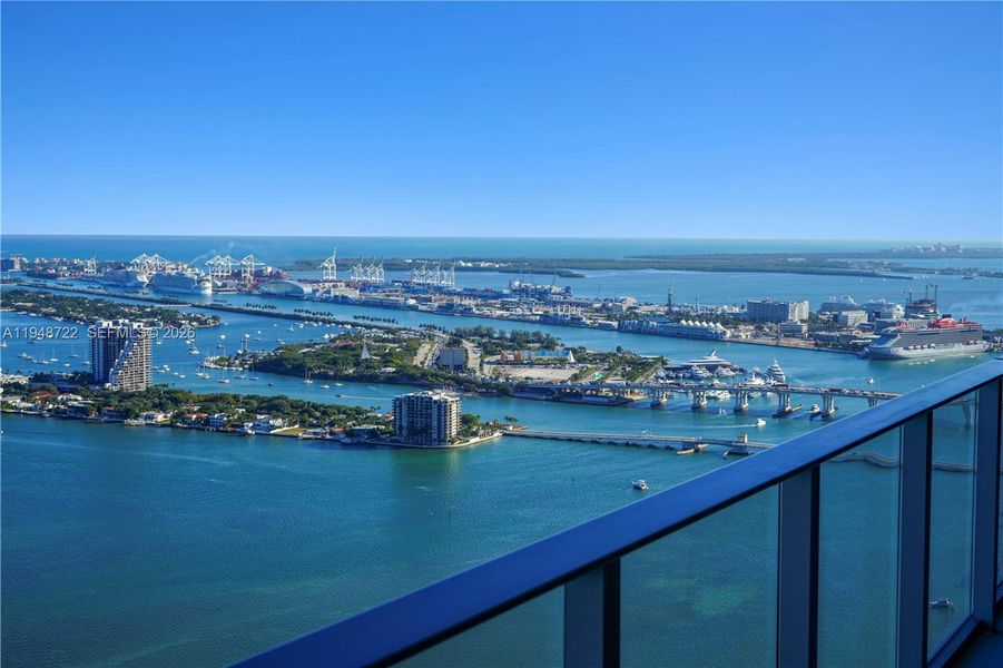 Condo located in Miami, FL showcasing its design and architecture (Image 23).