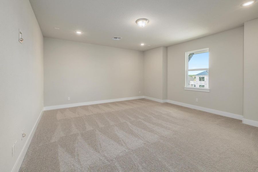 Spacious, unfurnished interior of a new home in Santa Rita Ranch, Liberty Hill (Image 25).
