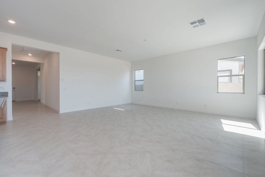 Spacious, unfurnished interior of a new home in Waterston Central, Gilbert (Image 8).