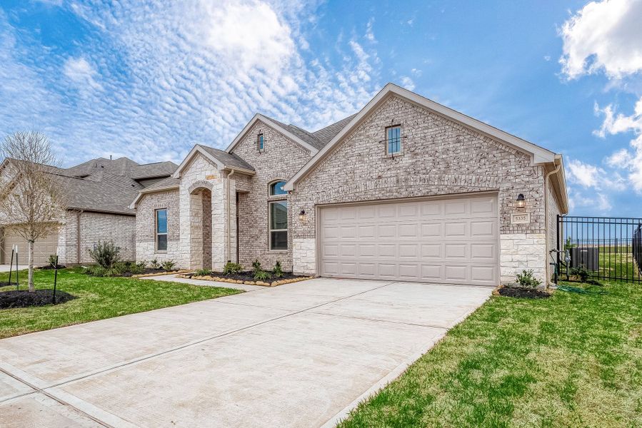 Representative exterior photo of a completed home built from the Floor Plan 2050 by Colina Homes in Grand Magnolia, Magnolia, TX (Image 27).