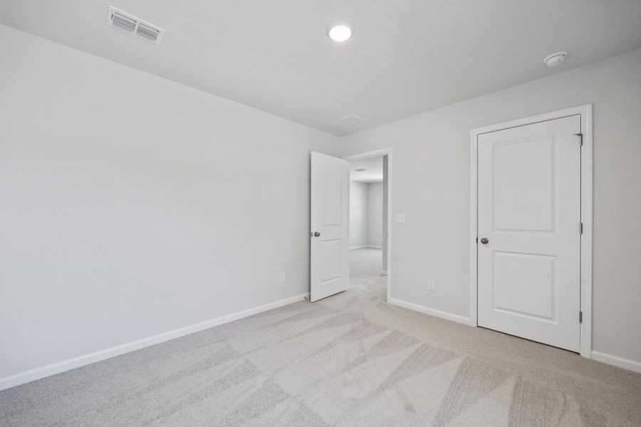 Spacious, unfurnished interior of a new home in Bradford Pointe, Summerville (Image 15).