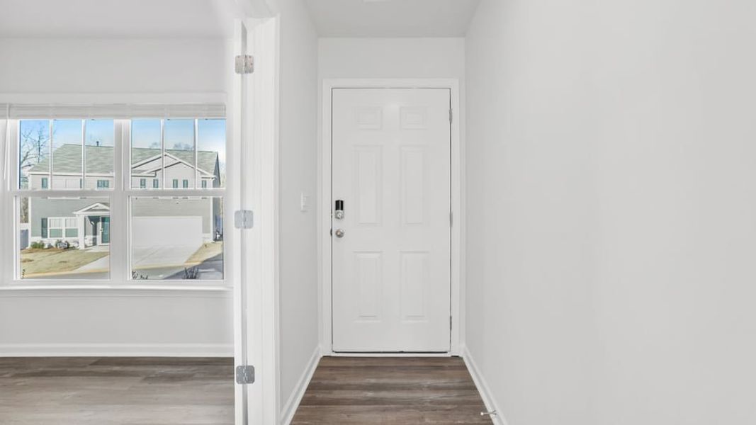 Spacious, unfurnished interior of a new home in Cedar Gap, Fountain Inn (Image 15).