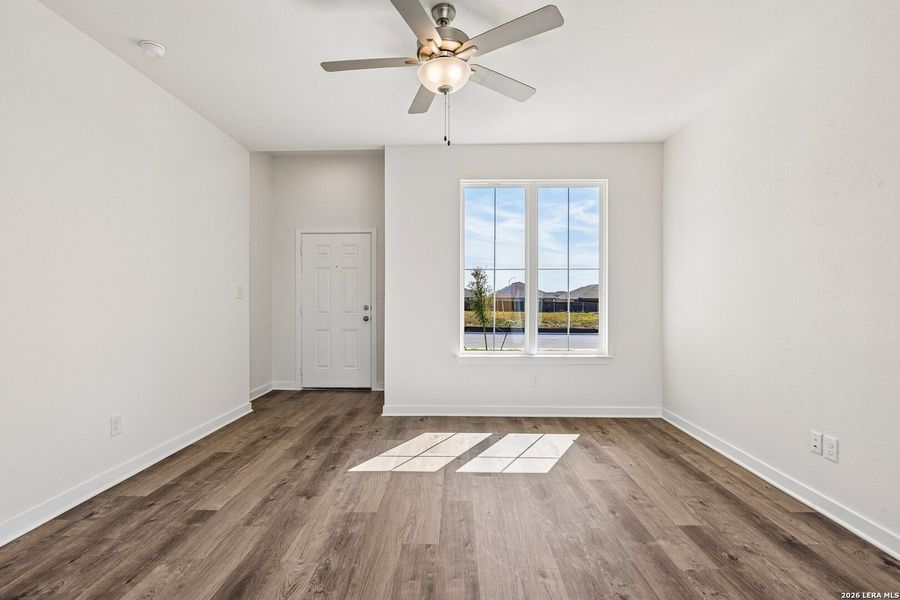 Spacious, unfurnished interior of a new home in Arroyo Ranch, Seguin (Image 39).