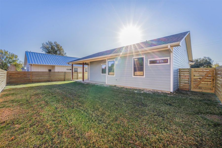 Exterior details and patio area of a home in , Franklin (Image 2).