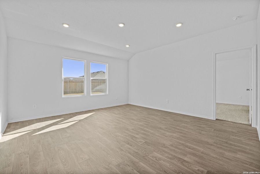 Spacious, unfurnished interior of a new home in Arroyo Ranch, Seguin (Image 10).
