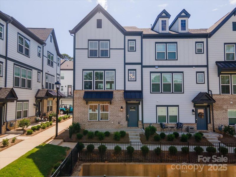 Exterior view (front) Exterior view (front)