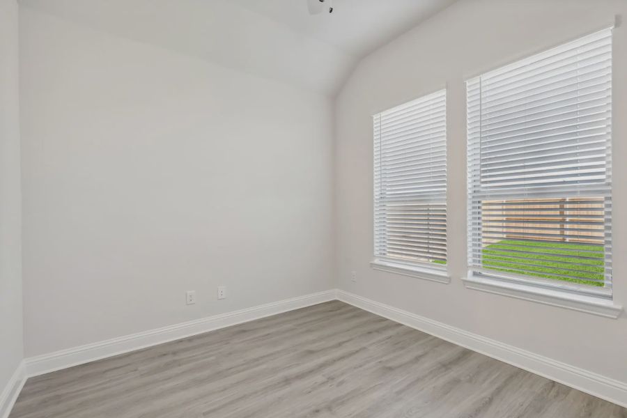 Spacious, unfurnished interior of a new home in Summer Crest, Fort Worth (Image 13).