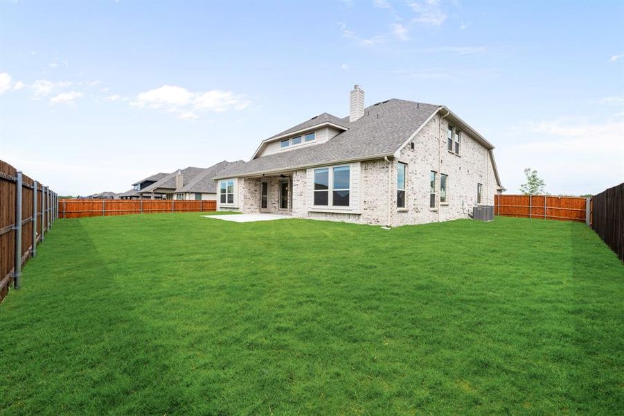 Exterior details and patio area of a home in Hayes Crossing, Midlothian (Image 26).