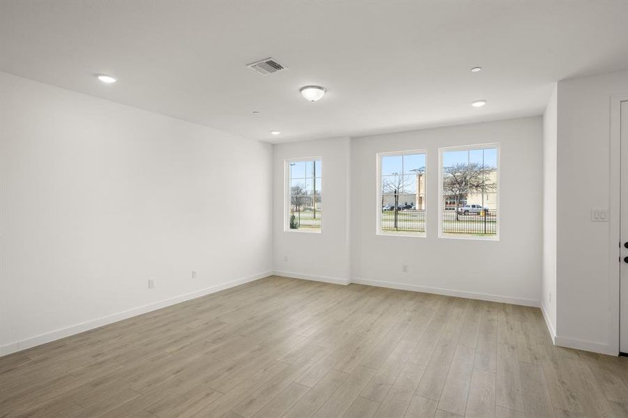 5_7625 Dakota- Living Room -3