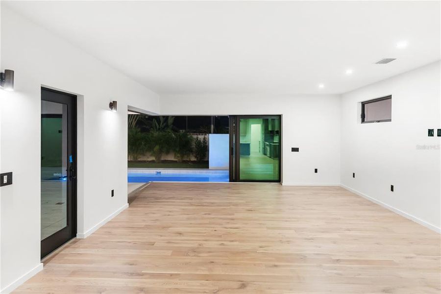 Spacious, unfurnished interior of a new home in , Sarasota (Image 47).