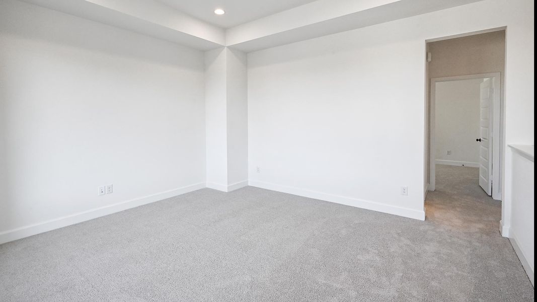 Spacious, unfurnished interior of a new home in 6 Creeks 50', Kyle (Image 17).