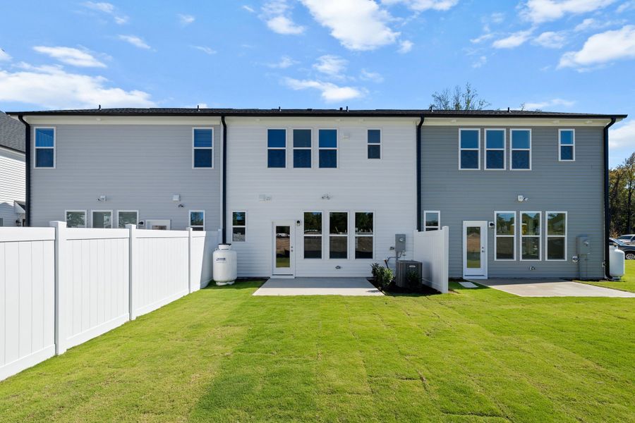 Representative exterior details of a home built from the The Hemlock by RobuckHomes in Kennebec Crossing, Angier (Image 3).