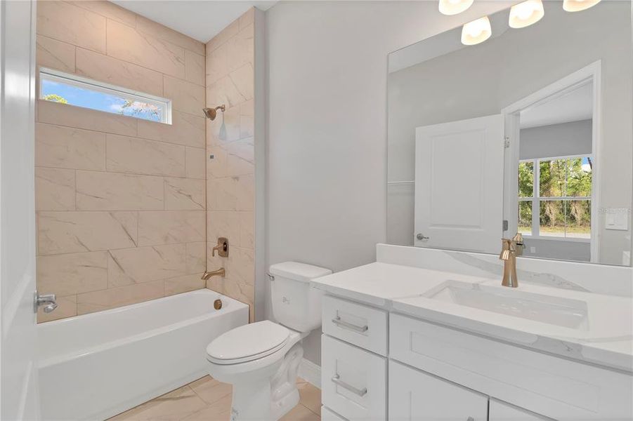 Guest Bedroom 4 Private En-Suite Bathroom