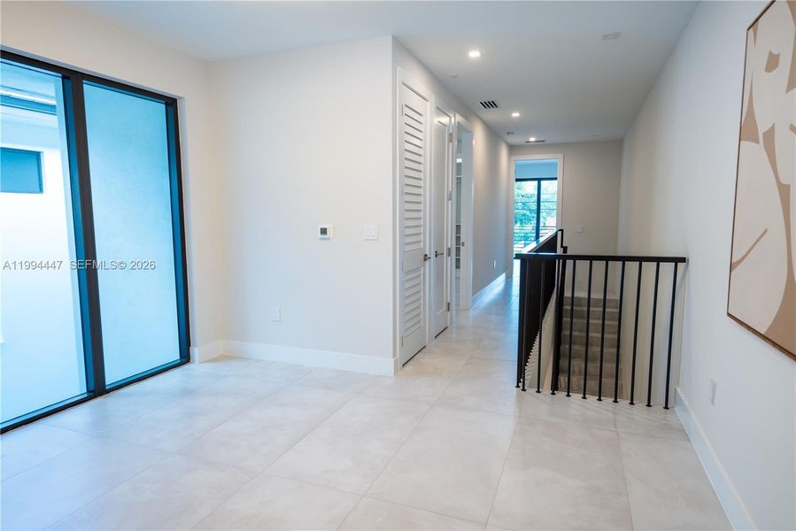 Spacious, unfurnished interior of a new home in , Miami (Image 22).