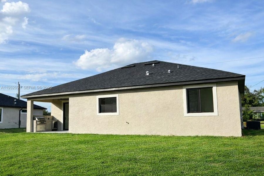 Exterior details and patio area of a home in , Labelle (Image 13).