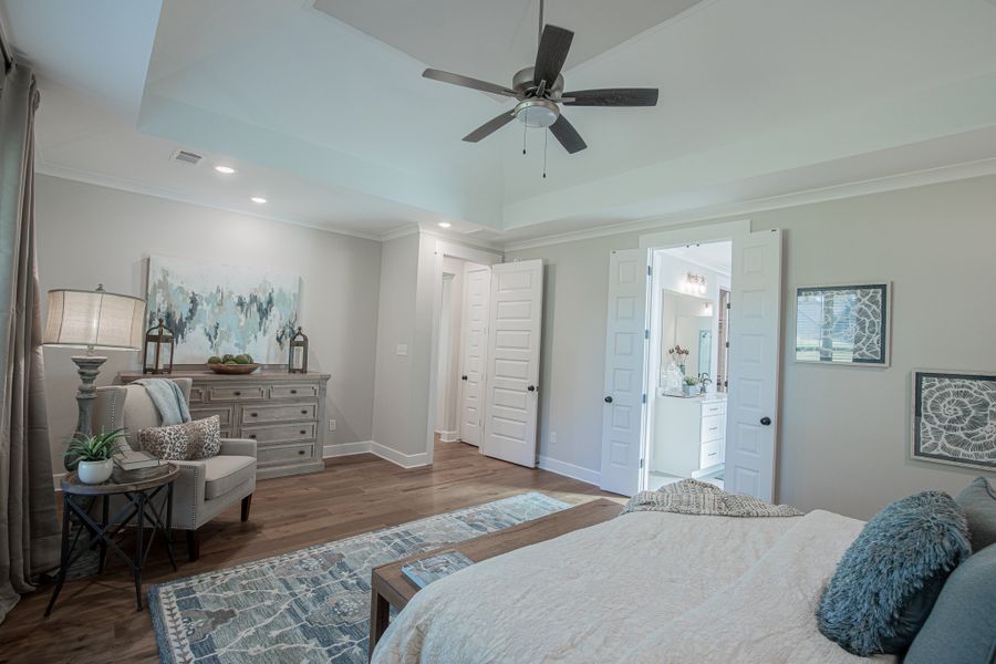 Representative furnished interior of a home built from the Huntington by Grant & Co in White Oak, Arlington (Image 36).