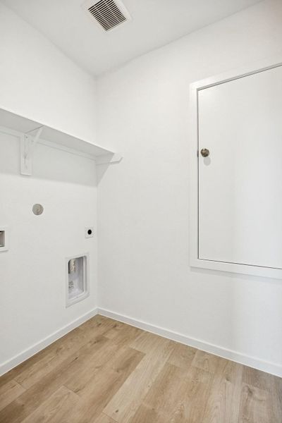 Spacious, unfurnished interior of a new home in Stokesbury, Waller (Image 23).