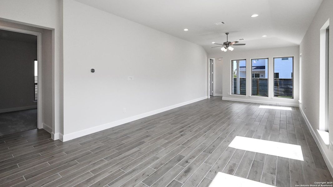 Spacious, unfurnished interior of a new home in Solms Landing 45', New Braunfels (Image 13).