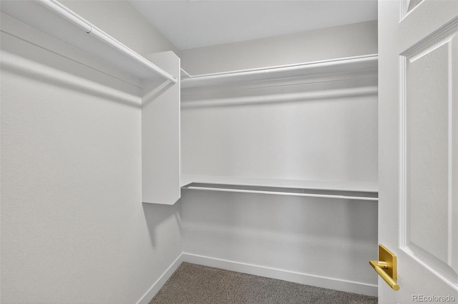 Spacious, unfurnished interior of a new home in , Aurora (Image 16).