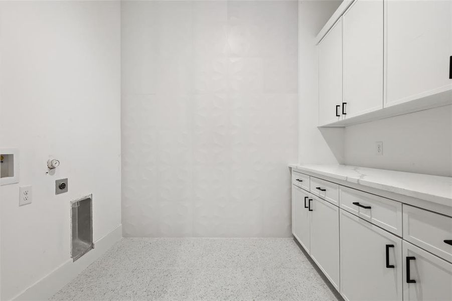 Furnished interior view inside a new home in , Dallas (Image 28).