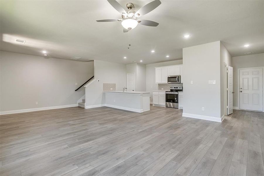 Spacious, unfurnished interior of a new home in , Arlington (Image 26).