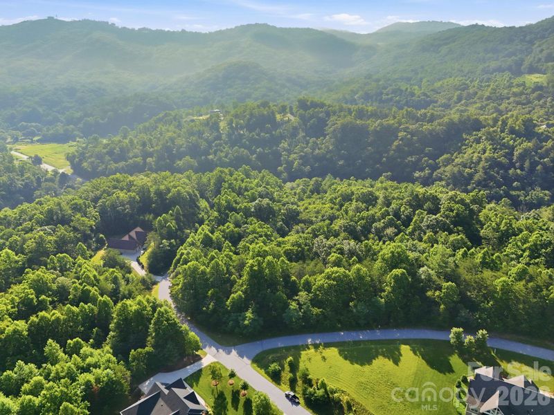 Natural landscape and outdoor views near in Hendersonville (Image 10). Natural landscape and outdoor views near in Hendersonville (Image 10).