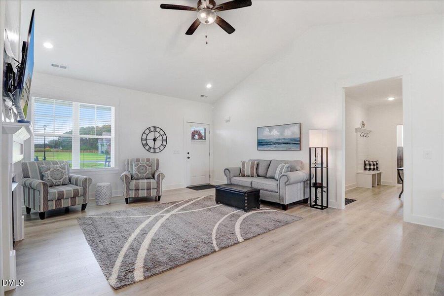 14-16 Tanseyleaf Dr-14