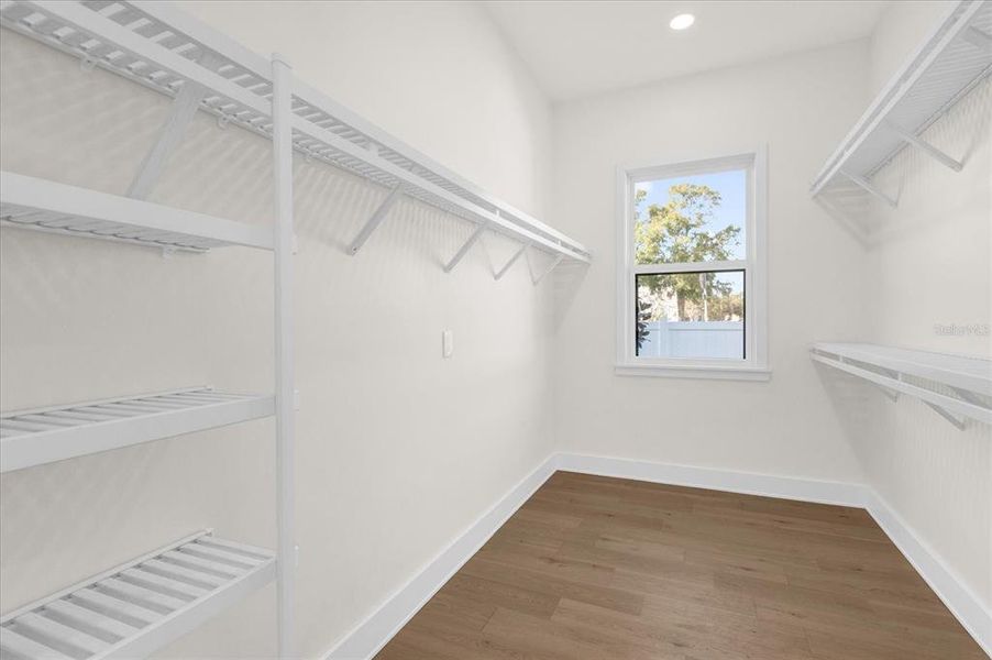 Spacious, unfurnished interior of a new home in , Orlando (Image 21).