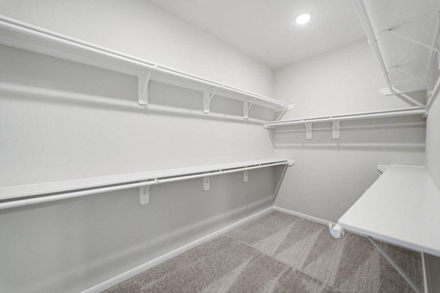 Spacious, unfurnished interior of a new home in Mulberry Farms, Santa Fe (Image 7).