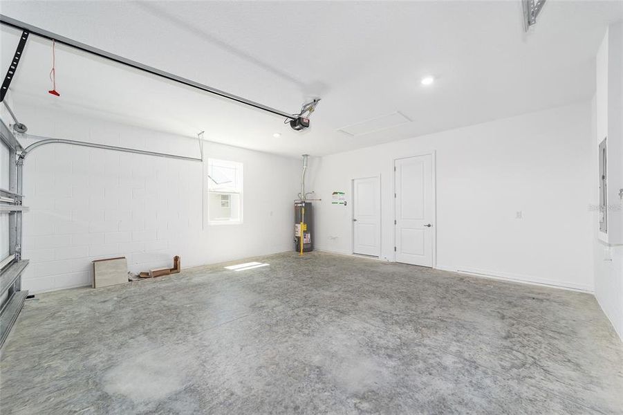 Spacious, unfurnished interior of a new home in , Ocala (Image 34).