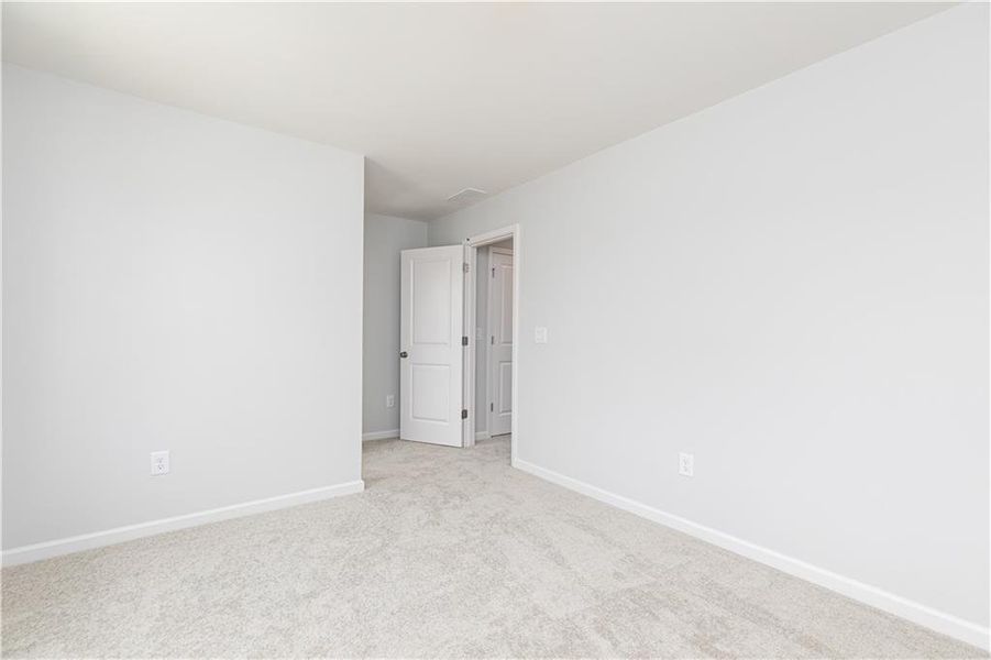 Spacious, unfurnished interior of a new home in Rhodes Glen, Lawrenceville (Image 14).