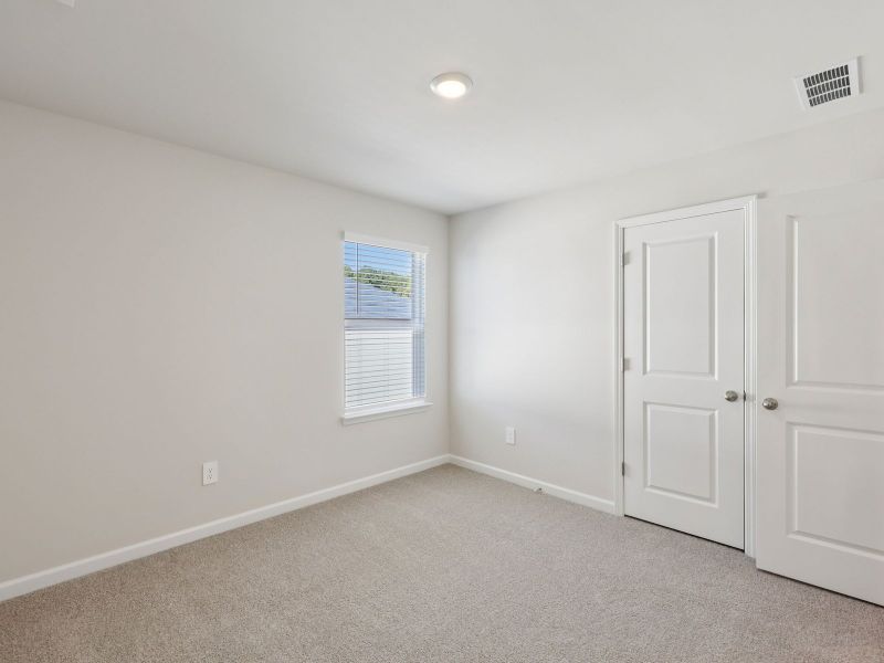 Spacious, unfurnished interior of a new home in Ivey Township, Dallas (Image 19).