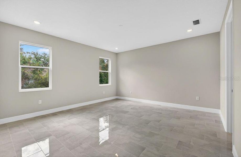 Spacious, unfurnished interior of a new home in , Mount Dora (Image 18).