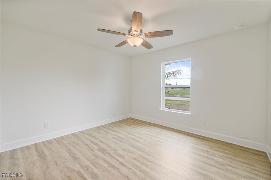 Spacious, unfurnished interior of a new home in Cape Coral, Cape Coral (Image 31).