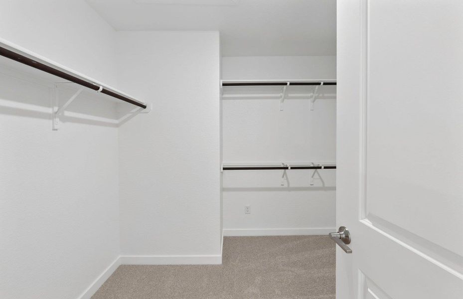 Spacious, unfurnished interior of a new home in Santa Rita Ranch, Liberty Hill (Image 21).