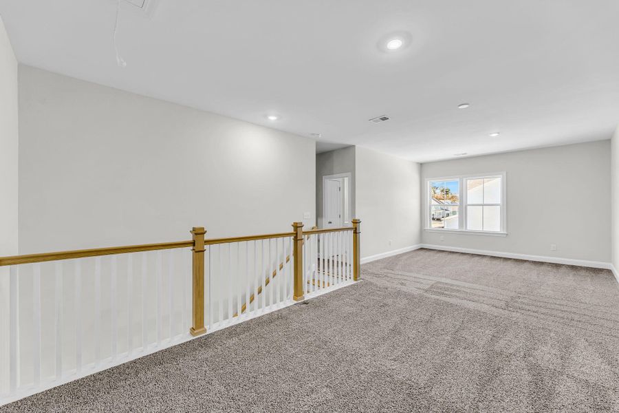 Spacious, unfurnished interior of a new home in , Summerville (Image 34).