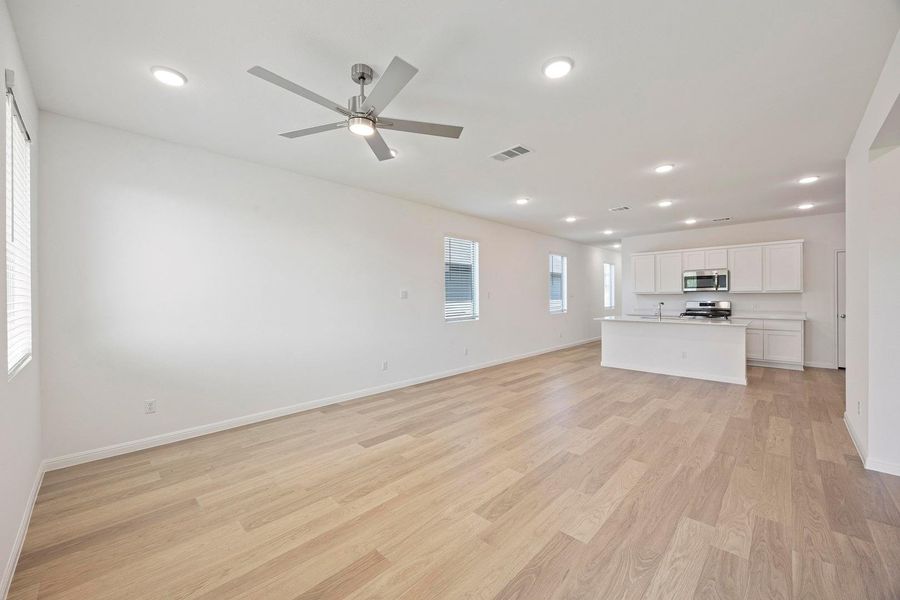 Spacious, unfurnished interior of a new home in Trinity Ranch, Elgin (Image 16).